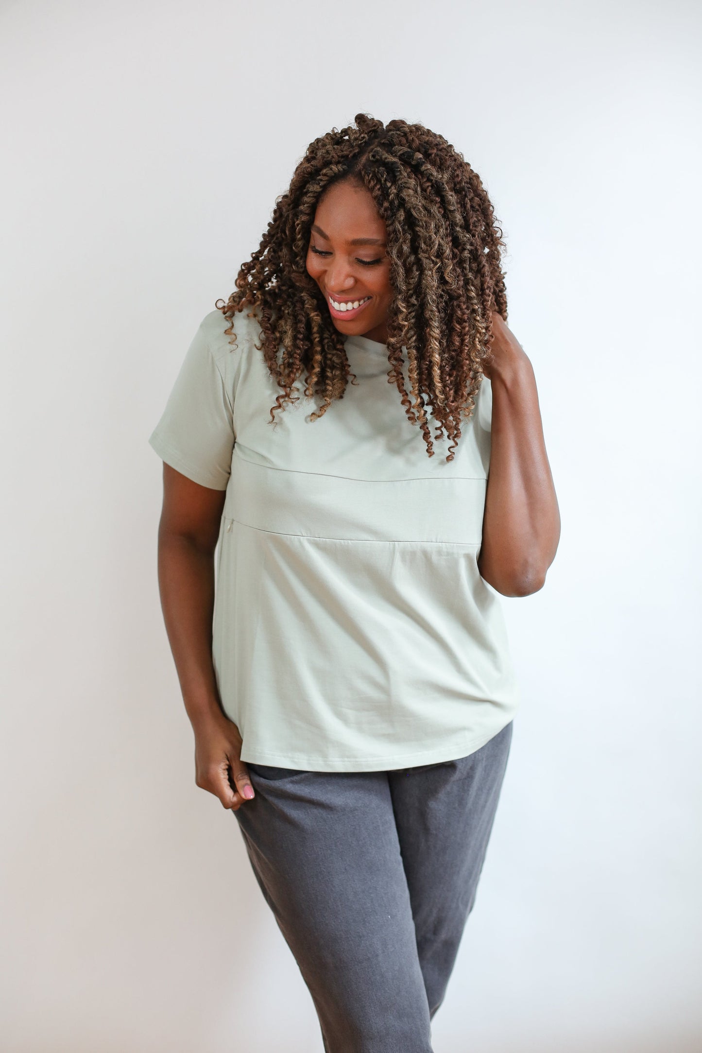 Classic Fit Invisible Zip Breastfeeding Tee